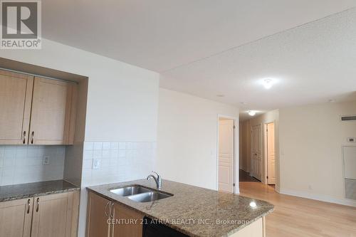 708 - 75 South Town Centre Boulevard, Markham, ON - Indoor Photo Showing Kitchen With Double Sink