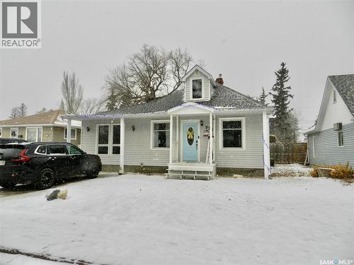 936 Vaughan Street, Moose Jaw, SK - Outdoor With Facade