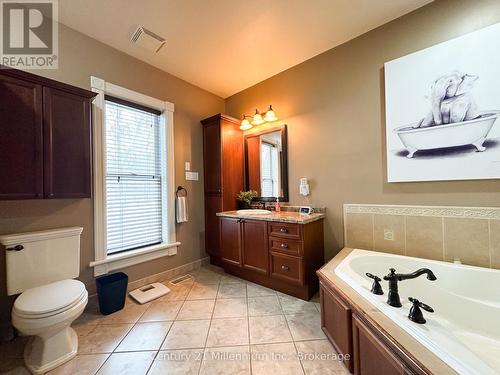 Upstairs 4pc w/ jacuzzi & shower - 692 15Th Street E, Owen Sound, ON - Indoor Photo Showing Bathroom