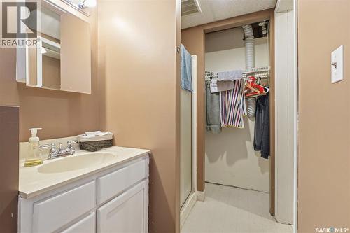 227 Sylvian Way, Saskatoon, SK - Indoor Photo Showing Bathroom