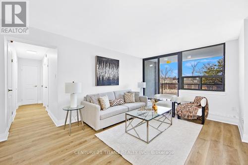 201 - 100 Wingarden Court, Toronto, ON - Indoor Photo Showing Living Room
