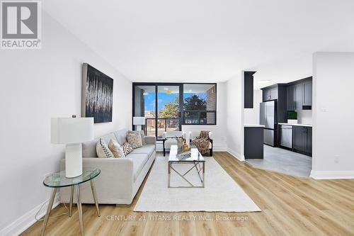 201 - 100 Wingarden Court, Toronto, ON - Indoor Photo Showing Living Room