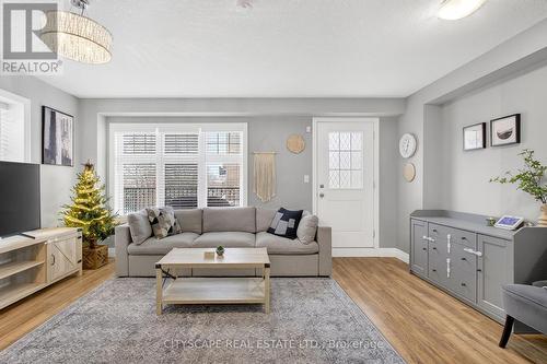 4 Nathan Court, Cambridge, ON - Indoor Photo Showing Living Room