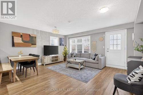 4 Nathan Court, Cambridge, ON - Indoor Photo Showing Living Room