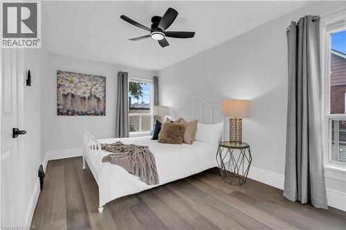 10 Gordon Street, Hamilton, ON - Indoor Photo Showing Bedroom