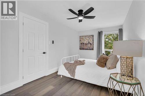 10 Gordon Street, Hamilton, ON - Indoor Photo Showing Bedroom