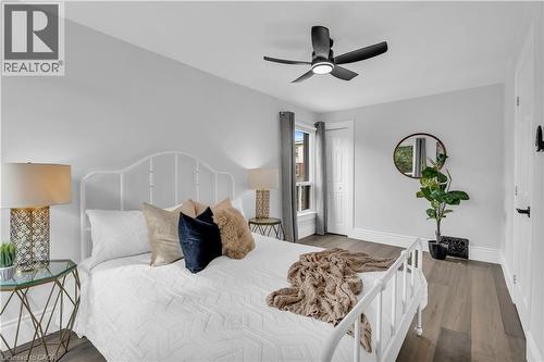 10 Gordon Street, Hamilton, ON - Indoor Photo Showing Bedroom