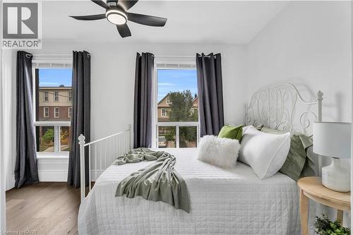10 Gordon Street, Hamilton, ON - Indoor Photo Showing Bedroom