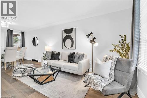 10 Gordon Street, Hamilton, ON - Indoor Photo Showing Living Room