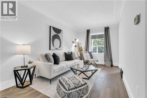 10 Gordon Street, Hamilton, ON - Indoor Photo Showing Living Room