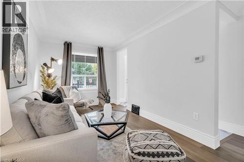 10 Gordon Street, Hamilton, ON - Indoor Photo Showing Living Room