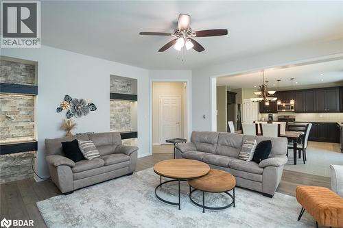 720 Lingen Crescent, Milton, ON - Indoor Photo Showing Living Room