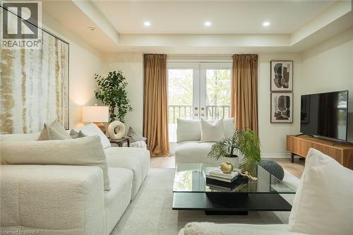 gorgeous flooring - 3355 Thomas Street Unit# 10, Mississauga, ON - Indoor Photo Showing Living Room