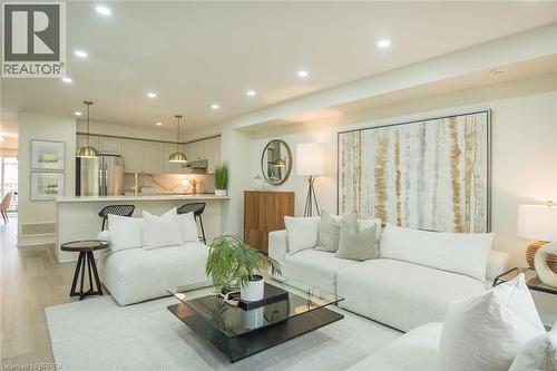 elegant finishes - 3355 Thomas Street Unit# 10, Mississauga, ON - Indoor Photo Showing Living Room