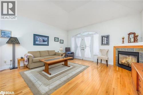 120 Ridge Road, Rockwood, ON - Indoor Photo Showing Living Room With Fireplace