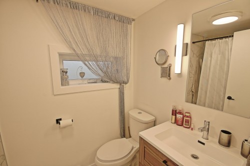 Bathroom - 854  - 858 Rue St-Isidore, Saint-Lin/Laurentides, QC - Indoor Photo Showing Bathroom