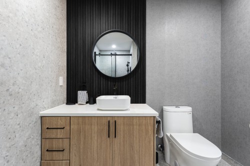 Bathroom - 6-4811 Av. Lacombe, Montréal (Côte-Des-Neiges/Notre-Dame-De-Grâce), QC - Indoor Photo Showing Bathroom