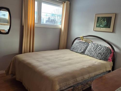 630 Hollylane, Thunder Bay, ON - Indoor Photo Showing Bedroom