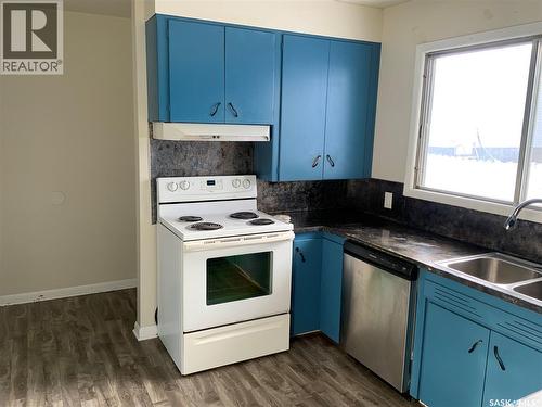 1320 J Avenue N, Saskatoon, SK - Indoor Photo Showing Kitchen With Double Sink