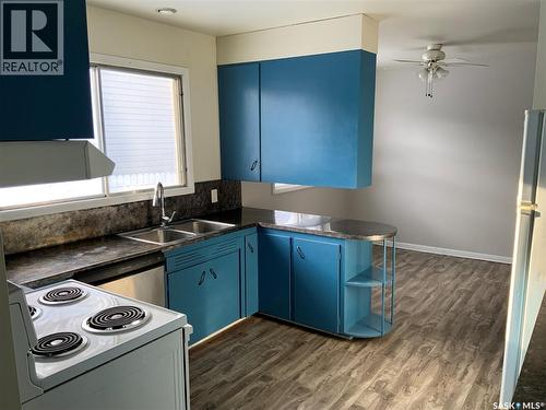 1320 J Avenue N, Saskatoon, SK - Indoor Photo Showing Kitchen With Double Sink