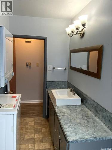 1320 J Avenue N, Saskatoon, SK - Indoor