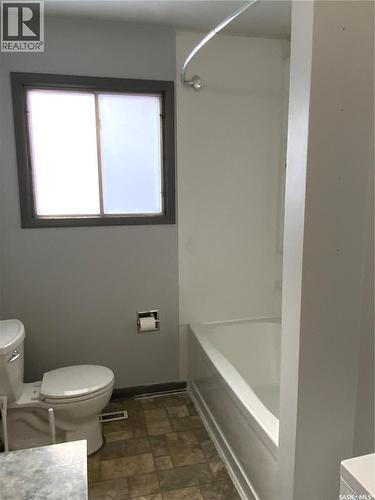 1320 J Avenue N, Saskatoon, SK - Indoor Photo Showing Bathroom