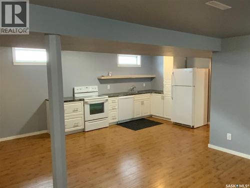 1320 J Avenue N, Saskatoon, SK - Indoor Photo Showing Kitchen