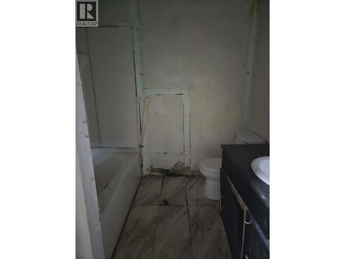2260 Victoria Street, Prince George, BC - Indoor Photo Showing Bathroom