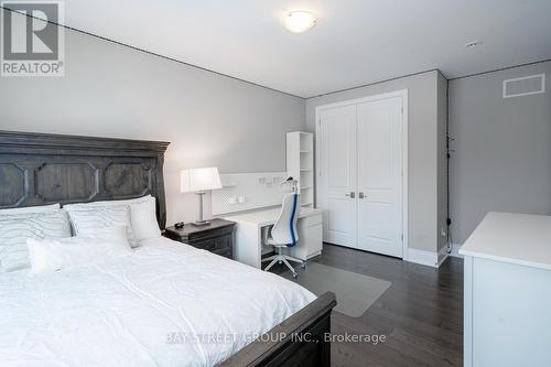 39 Cairns Gate, King, ON - Indoor Photo Showing Bedroom