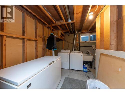 1267 Creston Place, Kamloops, BC - Indoor Photo Showing Laundry Room