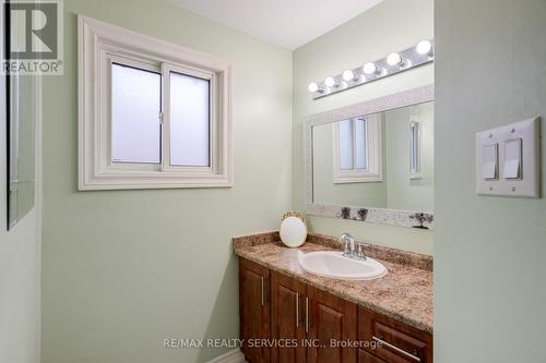 123 Flowertown Avenue, Brampton, ON - Indoor Photo Showing Bathroom