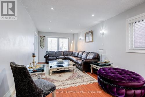 123 Flowertown Avenue, Brampton, ON - Indoor Photo Showing Living Room