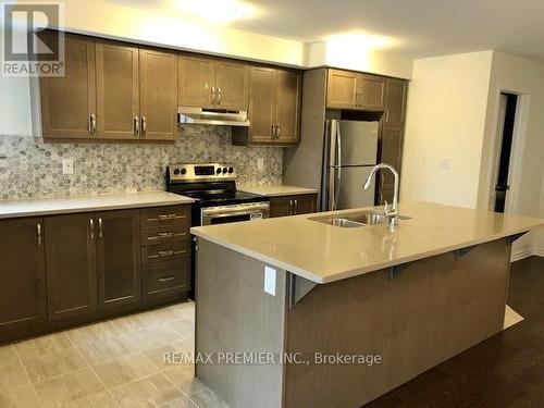 25 Mcgrath Avenue, Richmond Hill, ON - Indoor Photo Showing Kitchen With Double Sink With Upgraded Kitchen