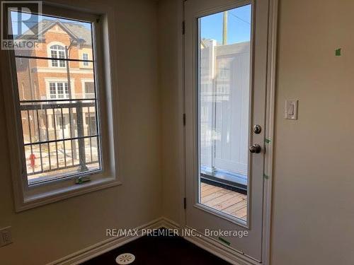 25 Mcgrath Avenue, Richmond Hill, ON - Indoor Photo Showing Other Room
