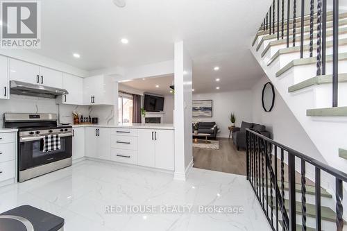 2 - 87 Irwin Road, Toronto, ON - Indoor Photo Showing Living Room