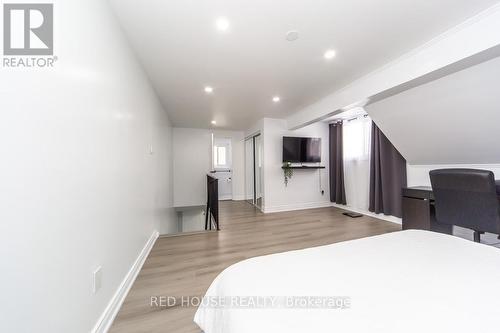 2 - 87 Irwin Road, Toronto, ON - Indoor Photo Showing Other Room