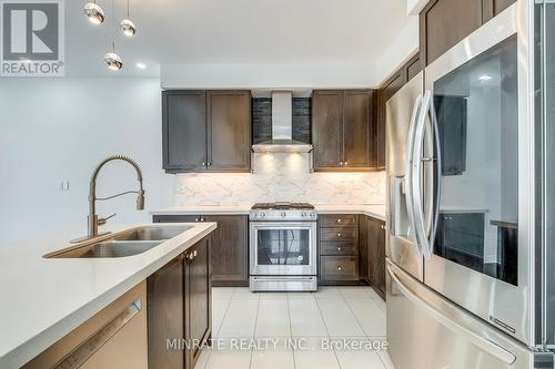 3130 Goodyear Road, Burlington, ON - Indoor Photo Showing Kitchen With Double Sink With Upgraded Kitchen