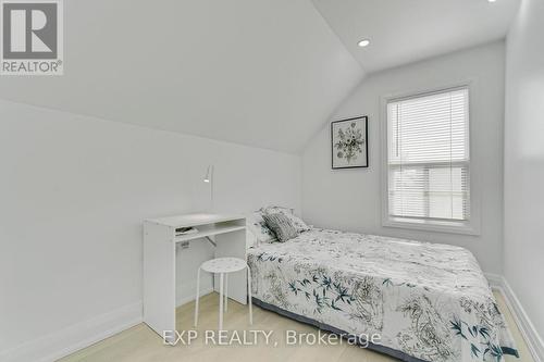 217 Fairfield Avenue, Hamilton, ON - Indoor Photo Showing Bedroom
