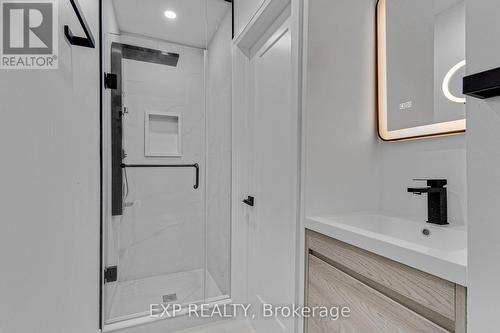 217 Fairfield Avenue, Hamilton, ON - Indoor Photo Showing Bathroom