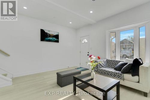 217 Fairfield Avenue, Hamilton, ON - Indoor Photo Showing Living Room