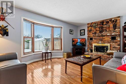 188 Napoli Court, Hamilton, ON - Indoor Photo Showing Living Room With Fireplace