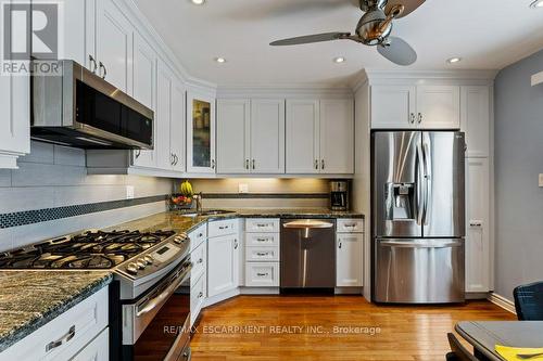 188 Napoli Court, Hamilton, ON - Indoor Photo Showing Kitchen With Upgraded Kitchen