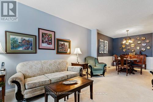 188 Napoli Court, Hamilton, ON - Indoor Photo Showing Living Room