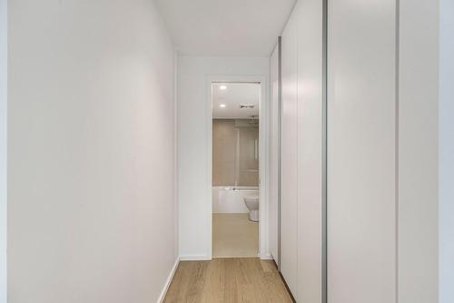 Penderie (Walk-in) - 204-585 Av. Glengarry, Mont-Royal, QC - Indoor