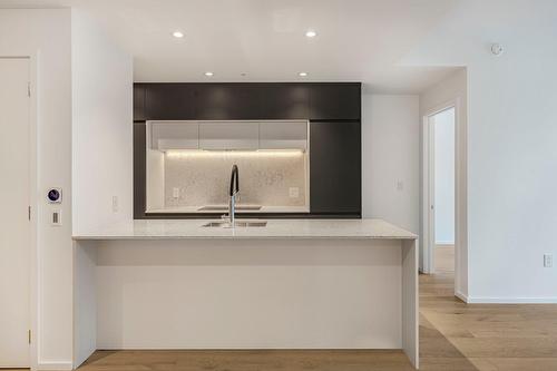 Kitchen - 204-585 Av. Glengarry, Mont-Royal, QC - Indoor