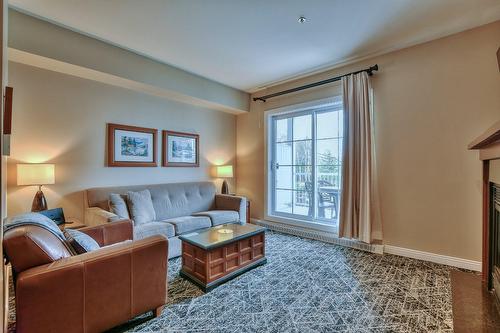 Salon - 214-6385 Mtée Ryan, Mont-Tremblant, QC - Indoor Photo Showing Living Room