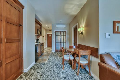 Coin-repas - 214-6385 Mtée Ryan, Mont-Tremblant, QC - Indoor Photo Showing Dining Room