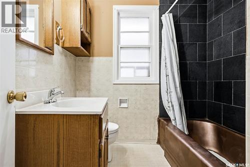 940 Elphinstone Street, Regina, SK - Indoor Photo Showing Bathroom