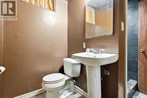 940 Elphinstone Street, Regina, SK - Indoor Photo Showing Bathroom