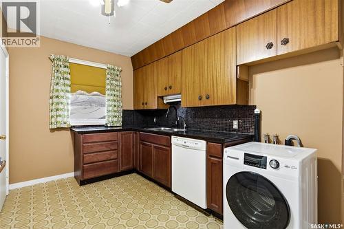 940 Elphinstone Street, Regina, SK - Indoor Photo Showing Laundry Room